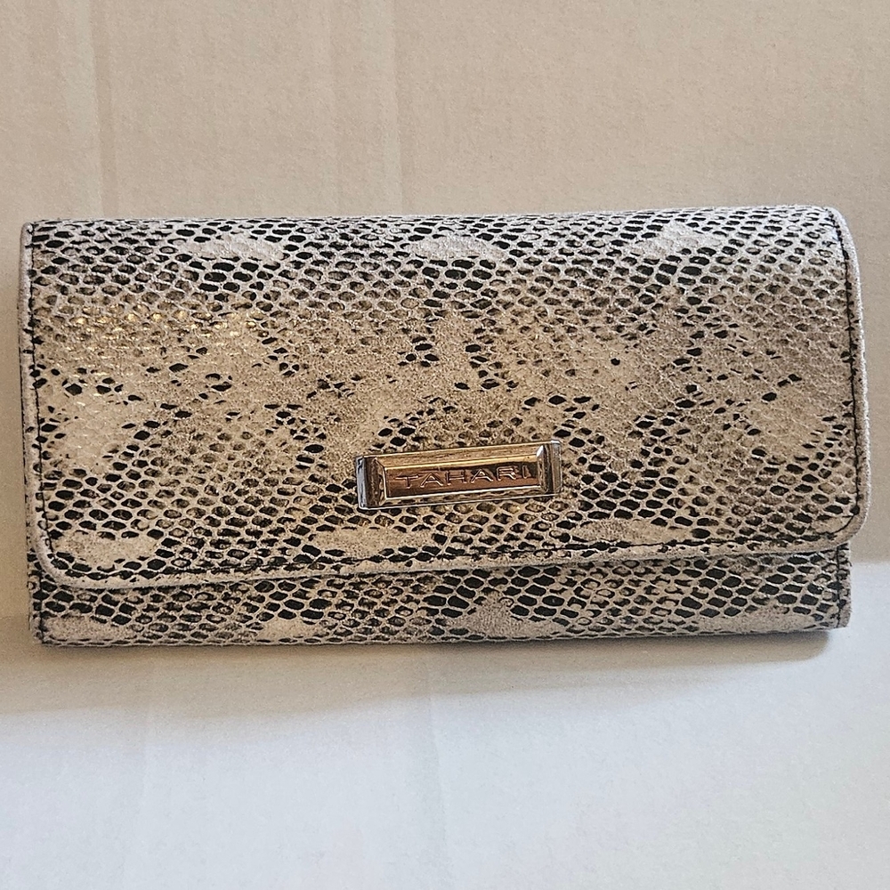 Trifold Elegant Black and White Snake Print Wallet